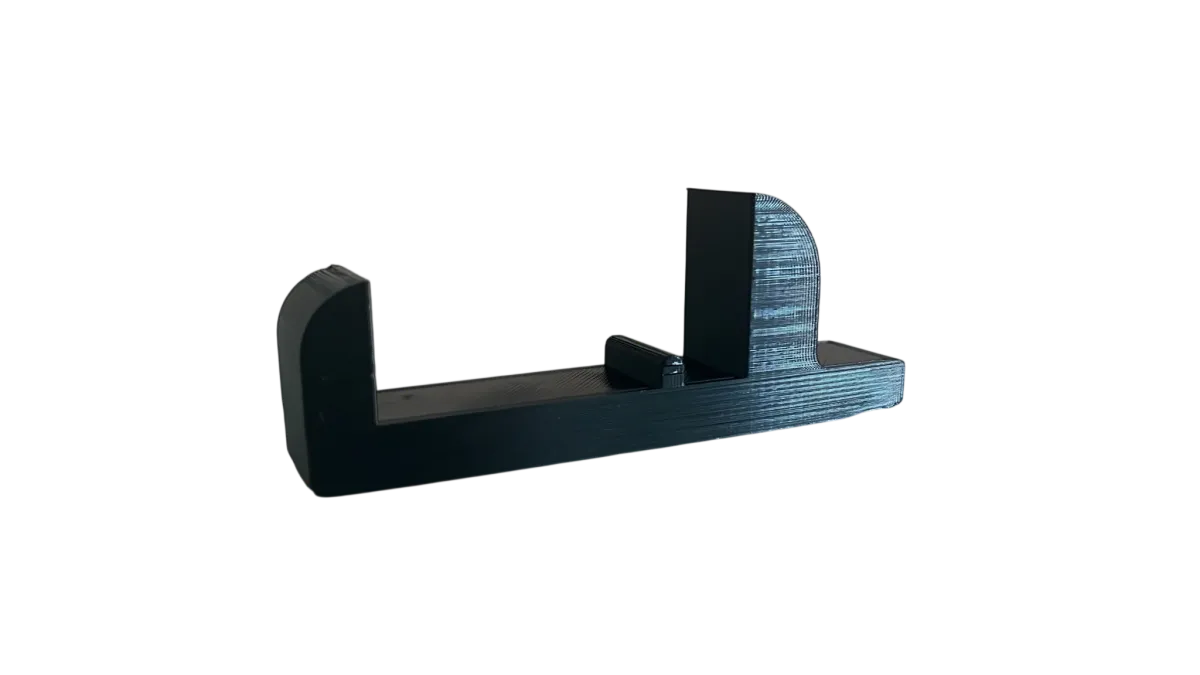 Cale d'aération magnétique KALVO® maintenant la porte d'un frigo entrouverte